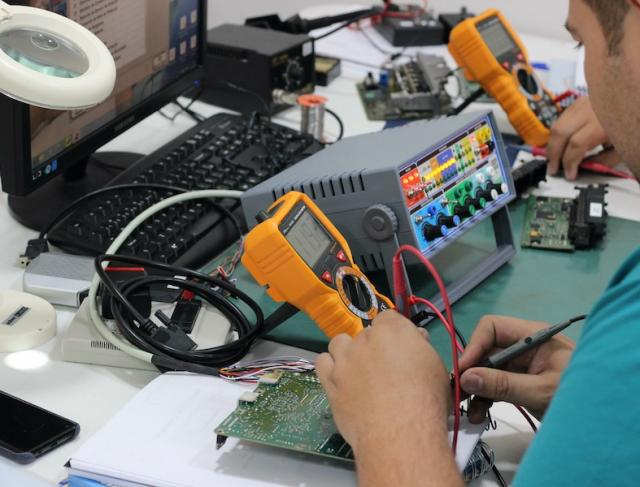 Engemec Mecânica especializada em serviços de mecatrônica automotiva e eletromecânica industrial com inspeção e análise técnica